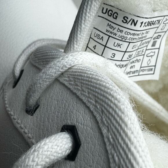 UGG Winter Cold Weather Kids Neumel ll Sz 4 NWOT Boots - Picture 9 of 10